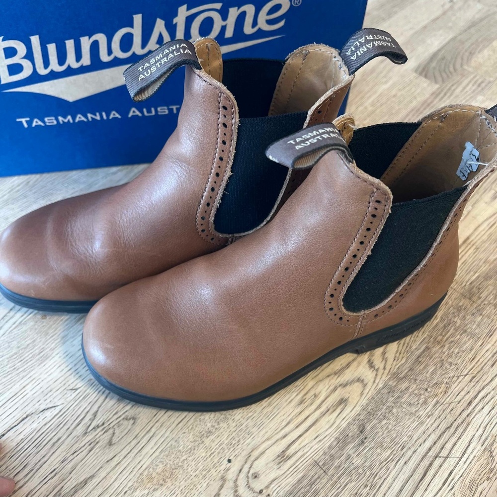 Blundstone Brown Chelsea Ankle Boots with Black Elastic Panels